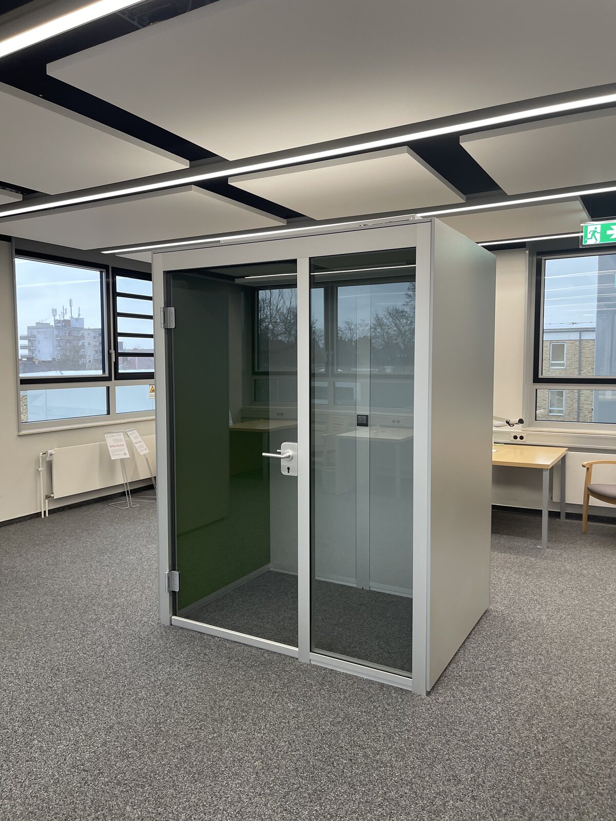 Phone Booth Installation für hybride Arbeit